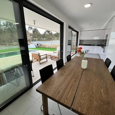 Single-story With Private Pool In Salir Do Porto Villa *